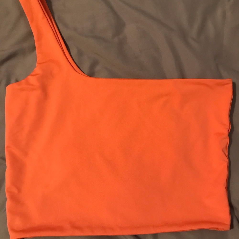 One shoulder crop top